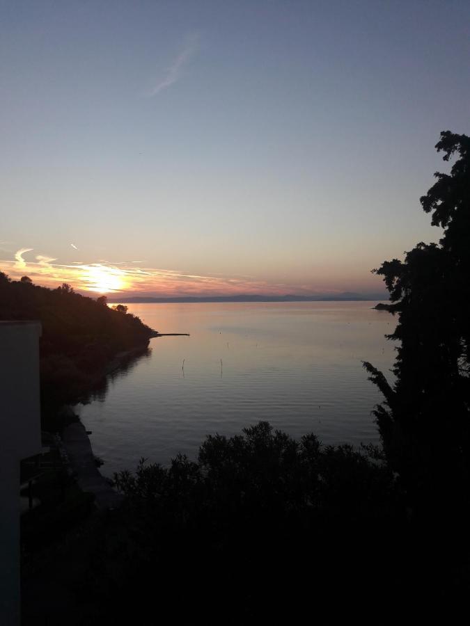 Apartment Riko - Accomodation "With" The Adriatic Sea Kampor Bagian luar foto