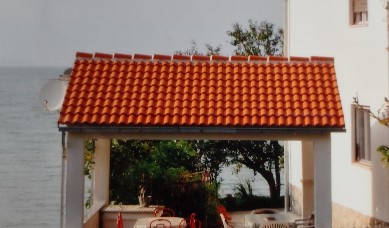 Apartment Riko - Accomodation "With" The Adriatic Sea Kampor Bagian luar foto