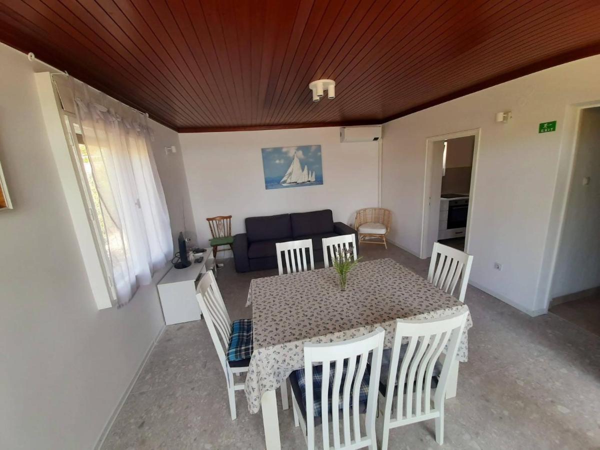 Apartment Riko - Accomodation "With" The Adriatic Sea Kampor Bagian luar foto